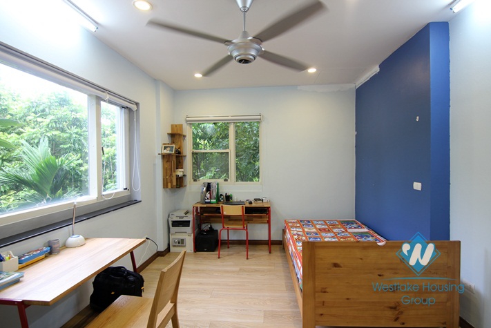 3 floors house for rent in Tay Ho district,Ha Noi